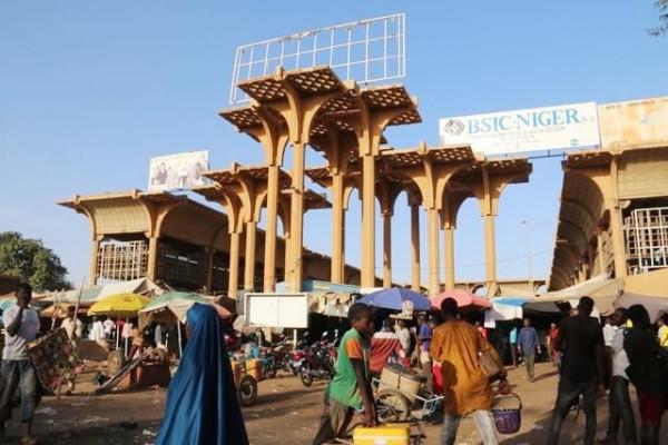 28年前中國姑娘遠嫁非洲黑人，從父母反對到中尼斷交，終修成正果