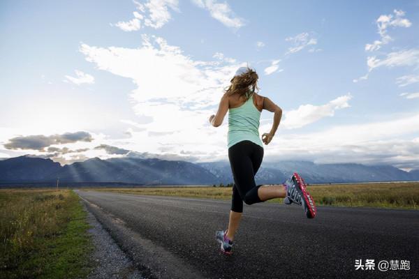 《中國人身體活動指南》權威釋出：為健康而跑的運動量多少合適？