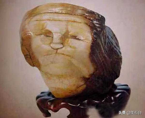 2019年，他用150元撿漏一塊頭型黃蠟石，他要賣6660萬