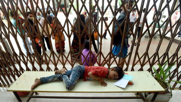 “我們還能活下來嗎?”印度多地出現神秘病例,印政府束手無策 “我們還能活下來嗎?”印度多地出現神秘病例,印政府束手無策