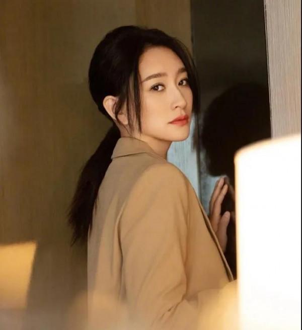 年輕時顯老,年紀大卻越看越美的4位女星,她們贏在了人生下半場 年輕時顯老,年紀大卻越看越美的4位女星,她們贏在了人生下半場