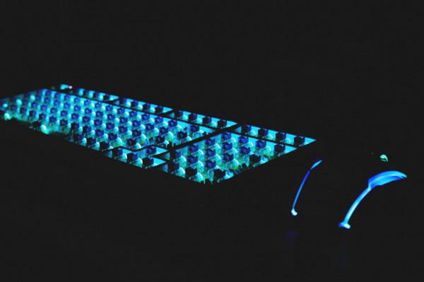 擠爆牙膏，一步到位 HELLO GANSS HS98T無線三模鍵盤