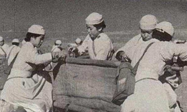 1945年，中國連長娶日本女戰俘，隱居四川，幾十年後繼承上億財產