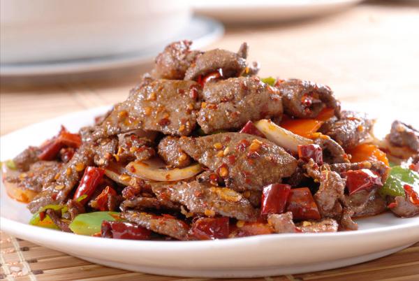 豬肝怎麼炒才滑嫩？大廚教你一招，出鍋不老不腥，健康營養又美味