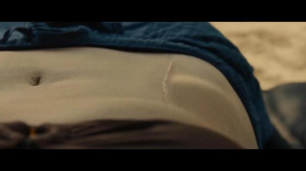 懸疑電影《老去》:濃縮生命的詭異海灘,讓度假變成度餘生 懸疑電影《老去》:濃縮生命的詭異海灘,讓度假變成度餘生