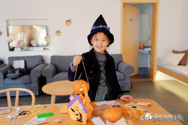 坐小火車穿行玉米地,和擎天柱合影~在北京寶藏民宿裡過萬聖節 坐小火車穿行玉米地,和擎天柱合影~在北京寶藏民宿裡過萬聖節