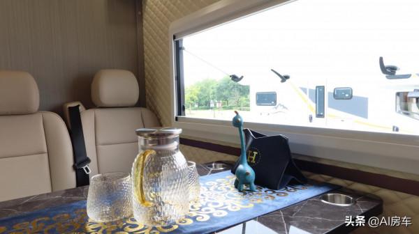 2.8T動力+全鋁車身，還帶頂配水電，專屬硬漢的軍品網紅一號房車