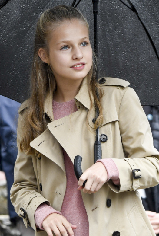 真正的貴族穿衣真簡約，看西班牙公主萊昂諾爾就明白，低調卻大氣