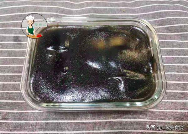 夏天，這蒸糕常做給家人吃，一拌一蒸，爽滑筋道香甜，營養不上火