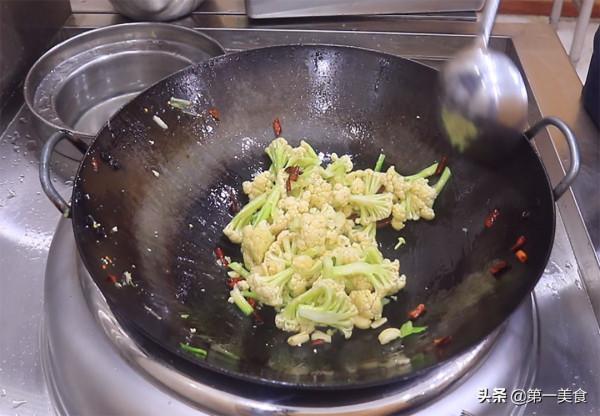 乾煸孜然花菜不滑油直接炒,廚師長分享技巧,清脆入味還不出水 乾煸孜然花菜不滑油直接炒,廚師長分享技巧,清脆入味還不出水