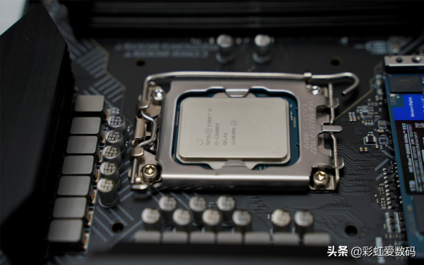 雙蛋不放假，給自己表妹裝了臺2021年超級平民12代甜品遊戲主機