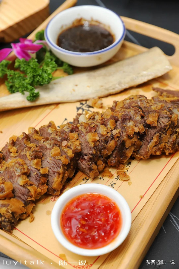 春節來客人，這樣請客很有面子，龍蝦鮑魚螃蟹都有，不到2000元