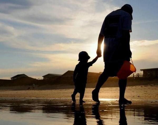 當孩子被欺負時,請別替他說“沒關係”,你的不在意對他傷害很大 當孩子被欺負時,請別替他說“沒關係”,你的不在意對他傷害很大