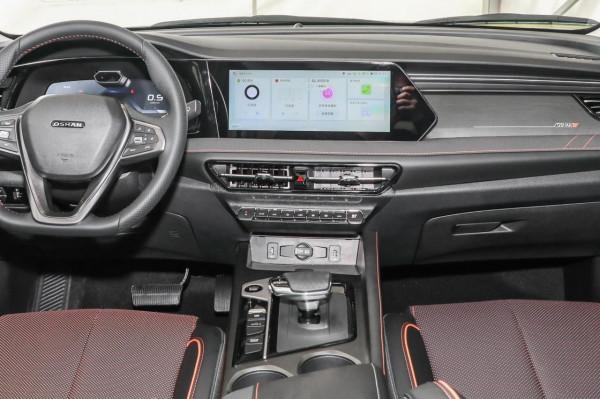 歐尚x7plus:外觀顯得靚麗出眾,軸距2786MM,預售價7.99萬起 歐尚x7plus:外觀顯得靚麗出眾,軸距2786MM,預售價7.99萬起