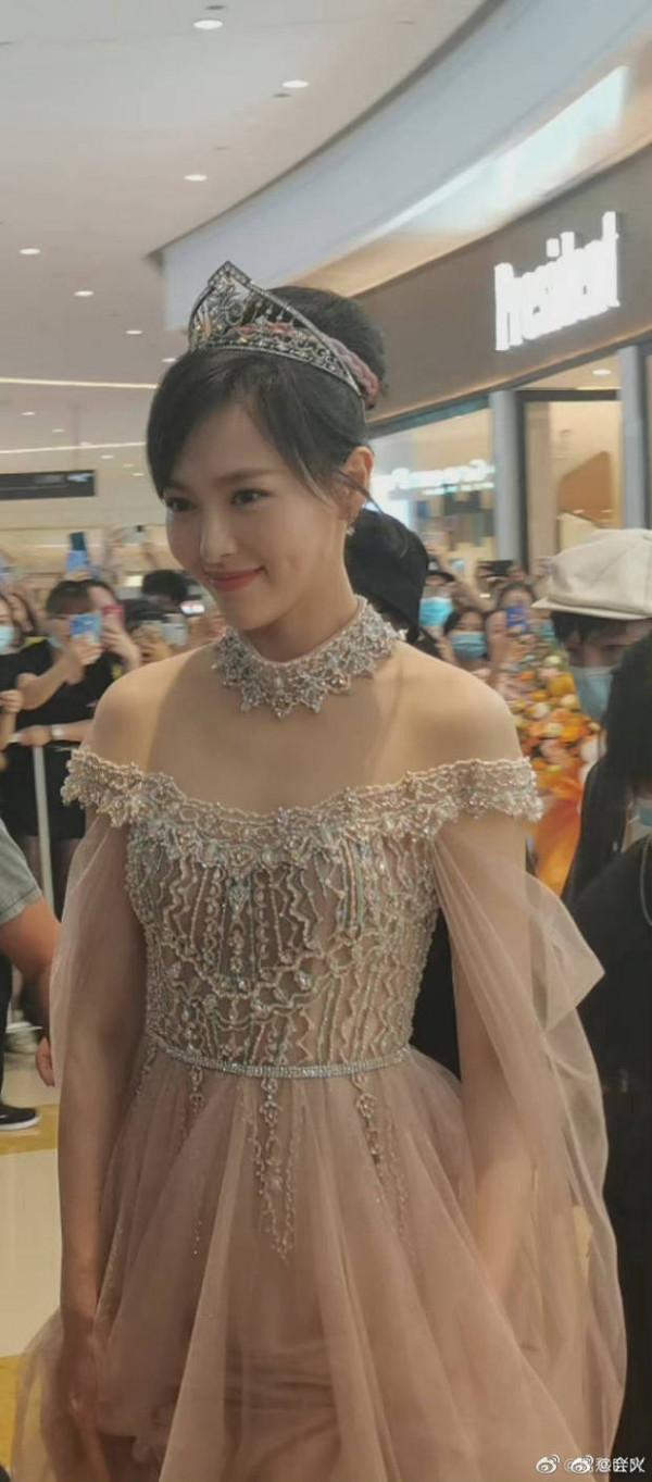 她真的是甜姐一枚