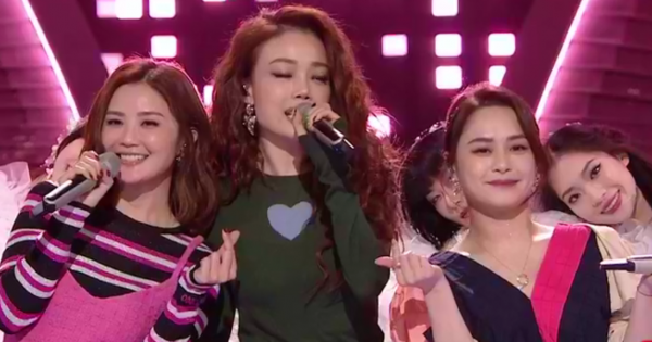 “南北”雙臺跨年：唐嫣美豔、王鷗搶鏡，楊冪眼妝像“發光眼屎”