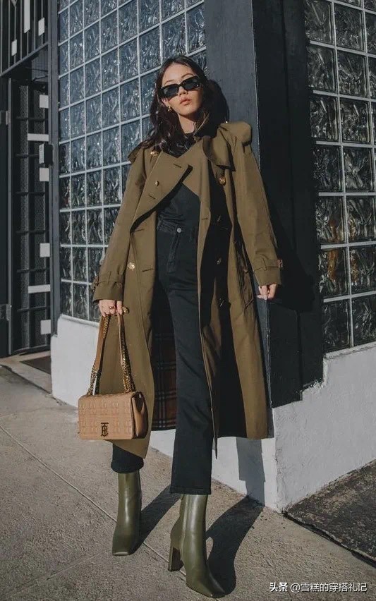 今秋火了一種穿搭，叫“風衣+煙管褲”，時髦顯瘦，誰穿誰美