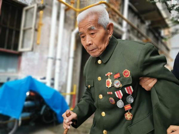 抗美援朝 | “你炸壞這座橋，我就修通那座橋” 這名鐵道老兵就是剛