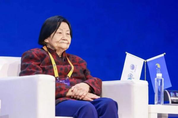 別盯著“天花板”,去仰望星空 別盯著“天花板”,去仰望星空