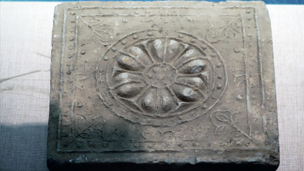 沙漠裡有座白城子，訴說著一個匈奴王國怎樣的故事？