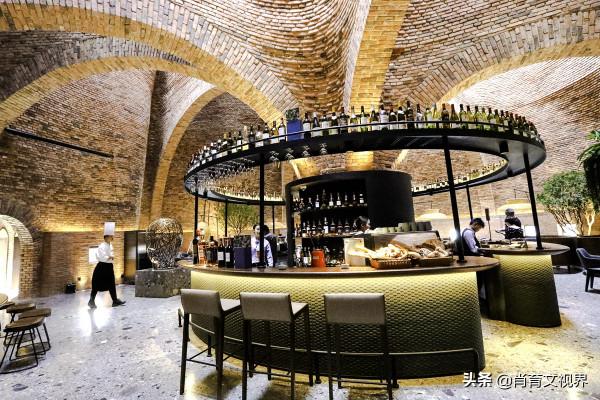 自駕雲南彌勒東風韻小鎮，用紅磚砌成沒有一根鋼筋，造型非常奇妙