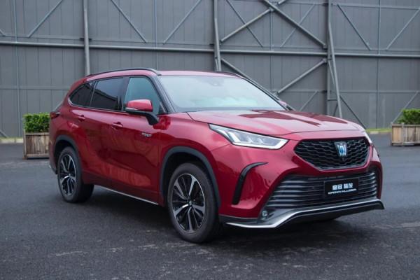 “吃”得少，跑得快，坐得多！賽道試駕皇冠陸放