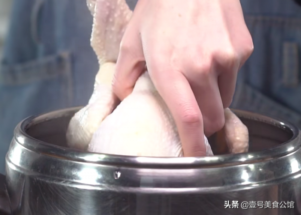 冬日裡，在家燉上一鍋薑汁雞煲，鮮香微辣，美味解饞，家人特愛吃