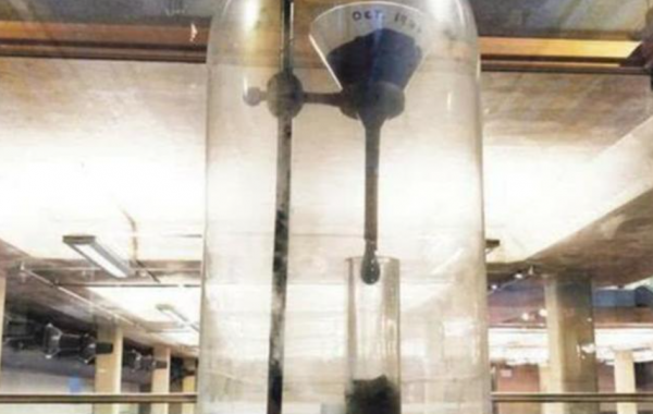 已經進行了快100年，瀝青滴漏實驗，究竟是為了證明什麼？