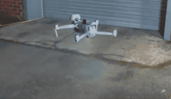 女性走夜路不安全？英國奇葩新招：無人機護航，用光嚇退張三