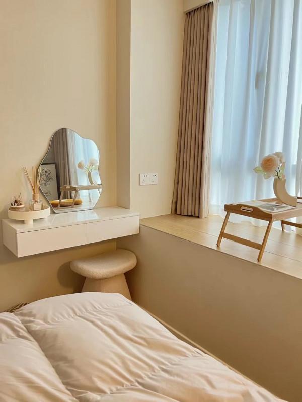 她家72平米，全屋不弔頂，不做背景牆，簡約耐看又顯大，人見人誇