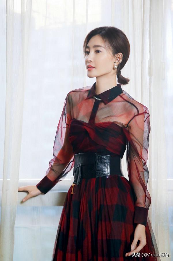 王麗坤膚白氣質好，素顏女神，展現出獨特的魅力