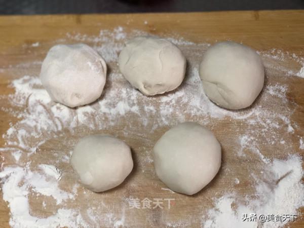 這樣的餡餅你喜歡嗎?皮薄餡多,用料十足!一口下去滿嘴留香 這樣的餡餅你喜歡嗎?皮薄餡多,用料十足!一口下去滿嘴留香