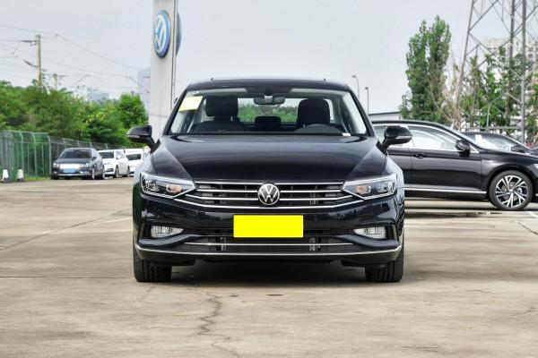 車長4865mm，3套動力可選，大眾邁騰僅18.69萬起售，值得入手嗎？