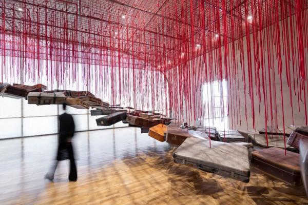 鹽田千春:紅與黑之間 缺席中的存在 鹽田千春:紅與黑之間 缺席中的存在