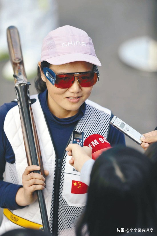 射擊冠軍張山的異國戀，相差11歲也擋不住愛情，洋老公為愛住中國