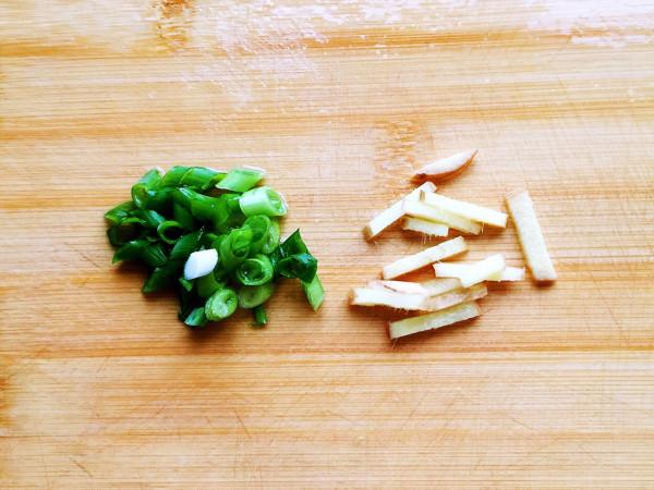 秋季營養餐——鮮蝦豆腐湯，蝦味鮮美，豆腐細膩滑嫩