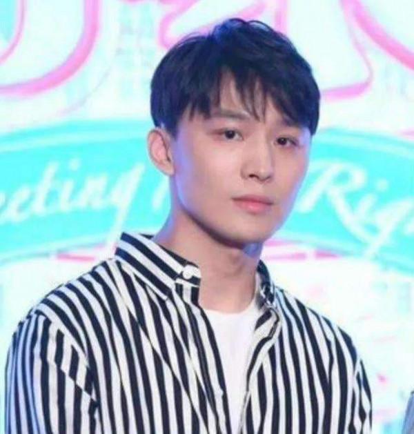 俗話說:“鷹鉤鼻子三角眼,不是自己要躲遠”,何意?有無道理? 俗話說:“鷹鉤鼻子三角眼,不是自己要躲遠”,何意?有無道理?