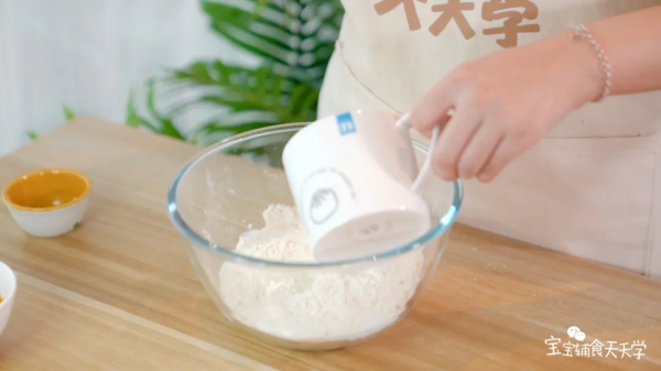 全程免揉麵,超簡單!外酥裡軟,還富含膳食纖維,有效預防便秘 全程免揉麵,超簡單!外酥裡軟,還富含膳食纖維,有效預防便秘