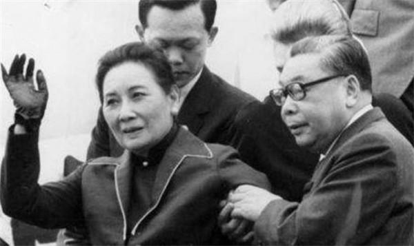 蔣介石模仿宋美齡語氣，給兒子寫信問好，母子倆默契&OpenCurlyDoubleQuote;配合演出&rdquo;