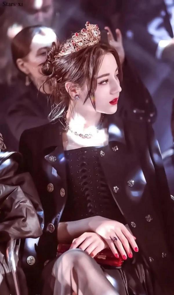 美到可以直接當桌布的圖＃迪麗熱巴＃