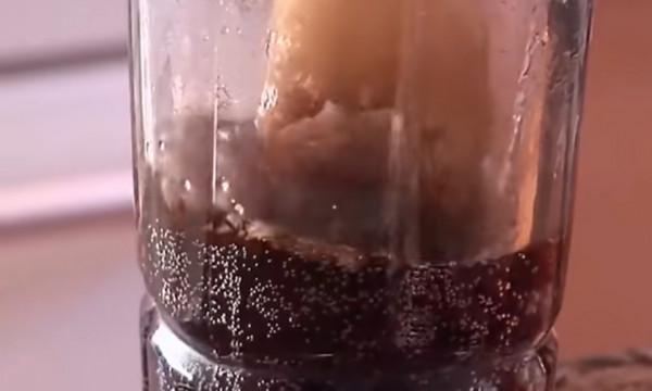 美國女子把可樂當水喝,平均一天喝30瓶,最多一天達到50瓶 美國女子把可樂當水喝,平均一天喝30瓶,最多一天達到50瓶