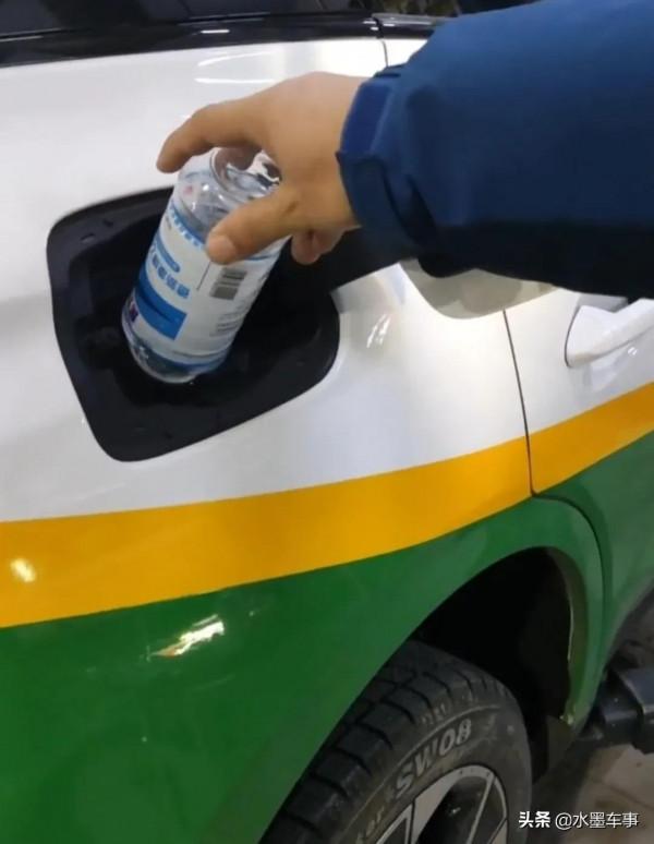 東北新上線的電動計程車燒酒精取暖，不是在換電就是在換電的路上