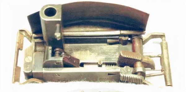 真正的“腰射”—二戰德國腰帶扣手槍 真正的“腰射”—二戰德國腰帶扣手槍