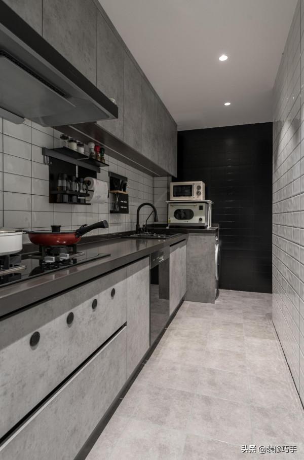 我買下了被同事挑剩下的一居室，他笑我無知，我卻如獲至寶