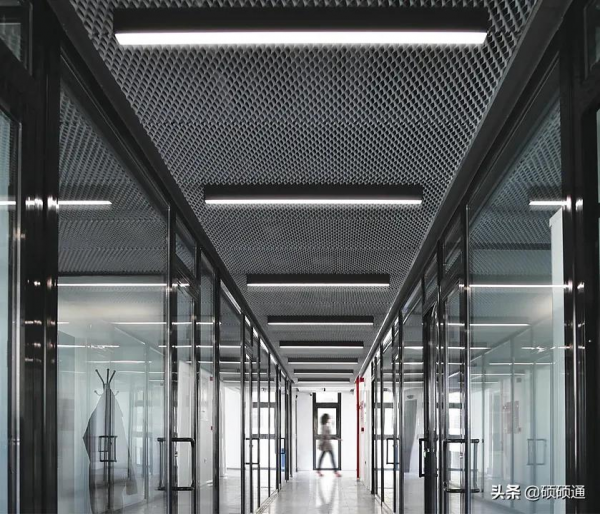 外立面 | 金屬拉伸網：型別、造價、特徵、施工工藝及​應用場景