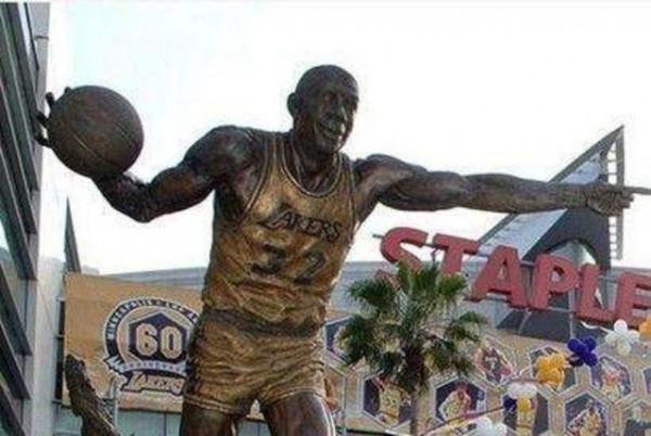 NBA霸氣雕像：魔術師妙傳，喬丹飛人，唯獨巴克利雕像像9塊9包郵