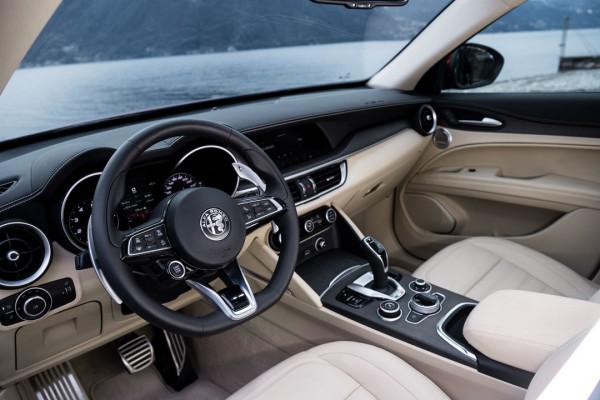 致敬前輩 阿爾法·羅密歐推出Giulia/Stelvio限量版車型 致敬前輩 阿爾法·羅密歐推出Giulia/Stelvio限量版車型