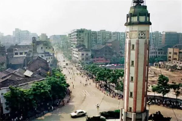 重慶的市中心在哪裡