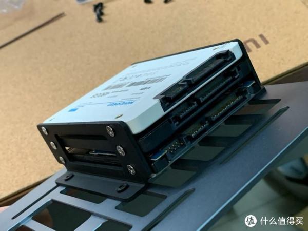 雙11打造自己的桌面，小鋼炮8.8L A3 CNC機箱塞下6600xt+3600+4盤