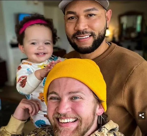 美國一男子透過手術成功懷孕,順利生下一個男嬰 美國一男子透過手術成功懷孕,順利生下一個男嬰